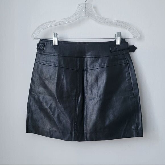 NWT FOREVER 21 Faux Leather Front Zip Belted Mini Skirt Black Size Small - Picture 5 of 6